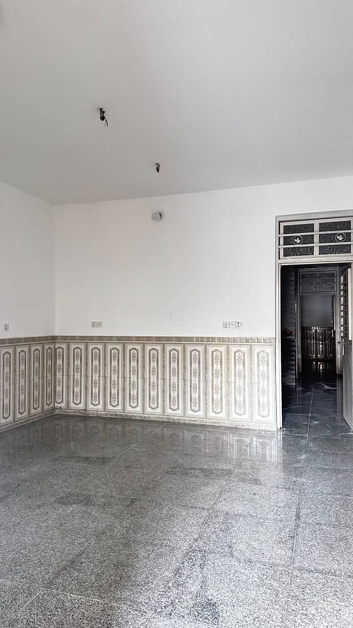 مشتمل للايجار طابق ارضي مساحة 100متر في حي اور خلف جامع عمار بن ياسر
يحتوي المشتمل على استقبال وحولي مطبخ

 وخدمات وترك وغرفة نوم 

المشتمل معزول تمامآ عن الطابق الثاني 

سعر الايجار  400 الف قفل غير قابل للتفاوض! 

للاستفسار 

*********** 

مكتب العقابي للوساطة العقارية
