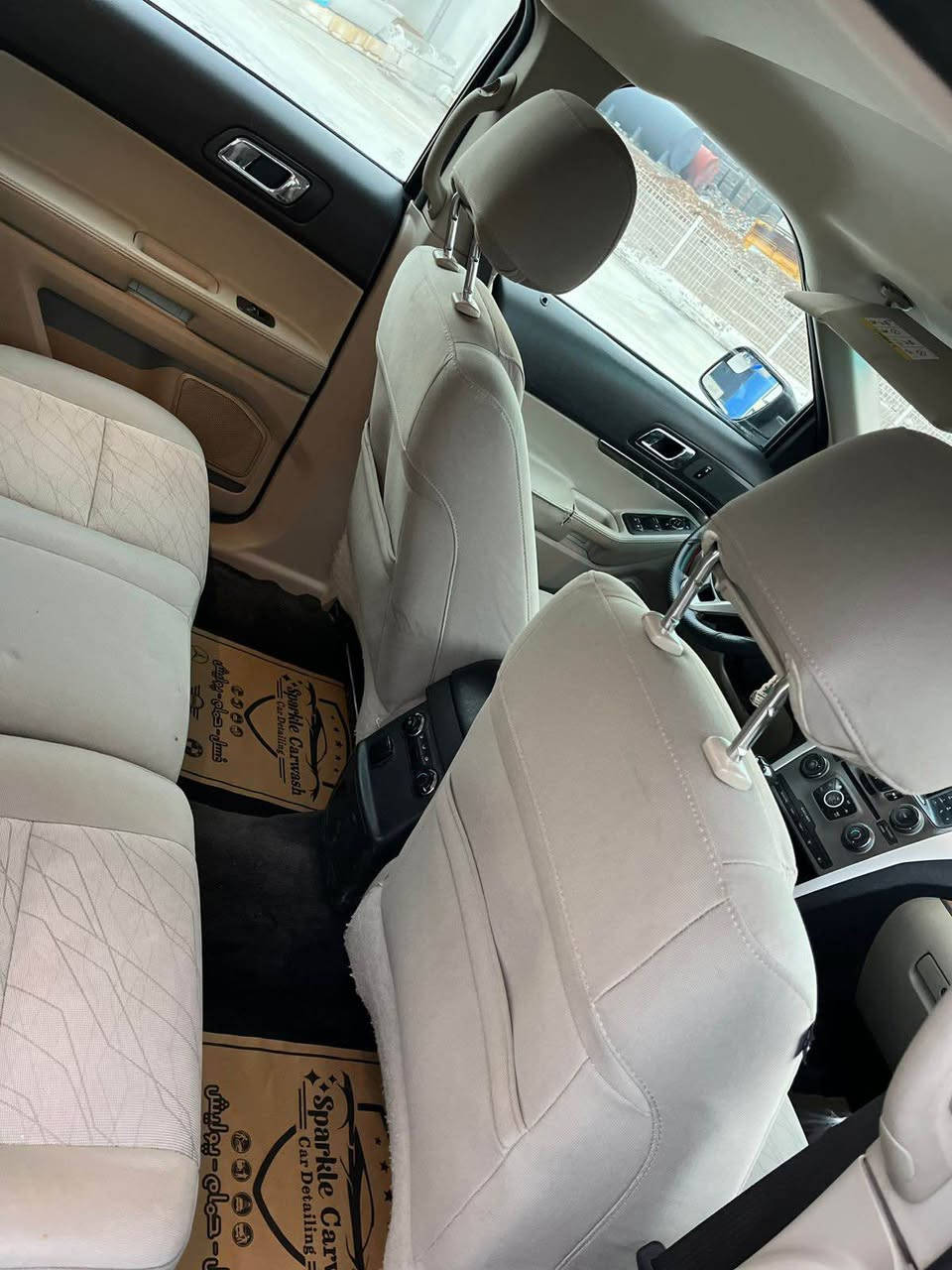 فۆرد ئێکسپلور Explorerمـۆدیل / ۲۰۱۲ کــــــۆمپانیای ( نــیڤا ) مـــــــــواسفـــات 
 ٣ ڕیز کـــوشین ، ناو زەرد ،  سبوغ / بێ ناو گرتن ، بێ ئێڕباگ تەنها یەک پـــارچە بەس بۆنیتی بۆیاخــە گێڕو مـــــەکینەی بەشـــەرتە مـــــەکینەی نەکـــراوەتەوە دەرگـــای ســــەکنی پێشەوە تحــدیلاتی هــەیە دەبــــڵ ئەکسل نیە V6 بستنە و 190هـەزار ڕۆیشتووە سەنەوی نوێیە سەیارەک زۆر جوان و پاکە نرخی 126گـــــەڵاو مامەڵە ناونیشان :ڕانیە  ژ.م: ***********
                                     *********** رانية, السليمانية
