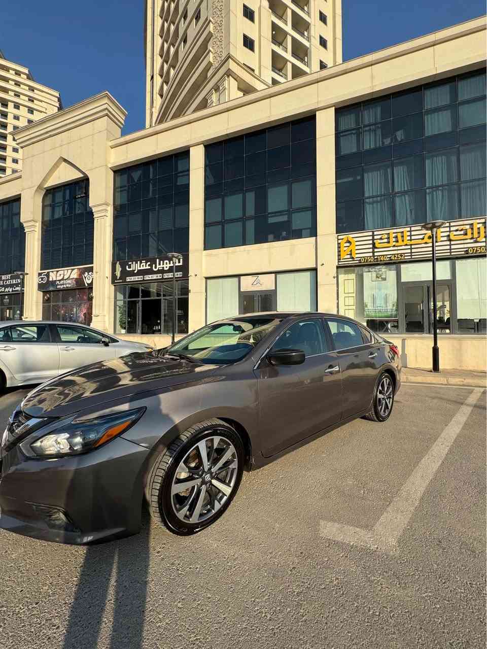 Nissan Altima2017SVسبوغ عام 
بەسمە
شاشە وکامیرە
سەنەوی ڕەقەمی نوێیە
گێڕ ومەکینە وتەبرید بەشەرت
 سبوغە عام 
‏ چوار ￼تایە ويلي SRنويه 
پاتري نوي له سەرە سياريكي بێ مسروف 
 
94 ورقه و مجال 

*********** أربيل, العراق
