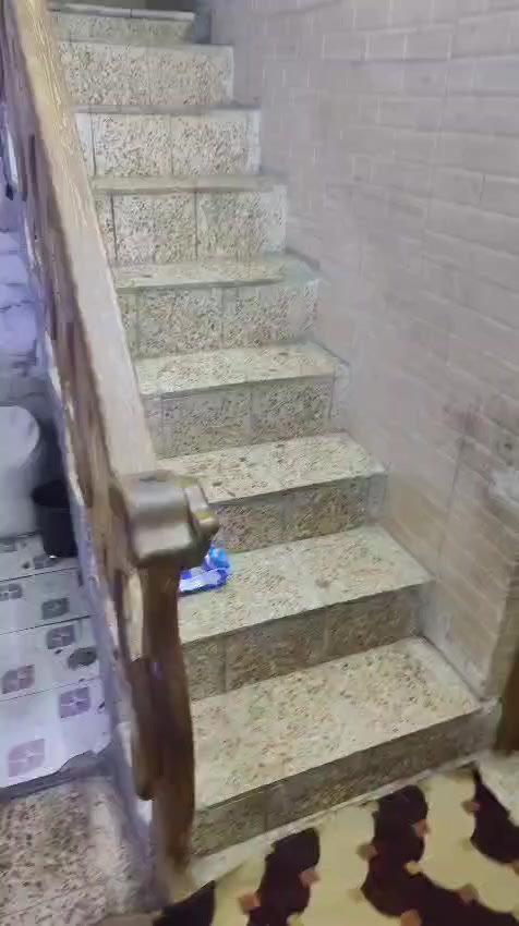 بيت للبيع في ام نعاج طابو زراعي مساحه ٢٣٠ يحتوي على طابقين الطابق الاول بي غرفتين وهول ودوانيه وحمام داخلي ومطبخ وكراج وصحيات خارجيه الطابق الثاني بي اتلث غرف و هول وصحيات للستفسار هاذ رقمي ***********
