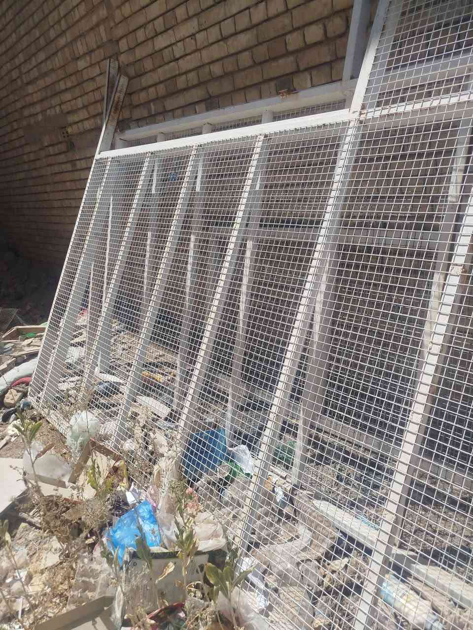 سلام عليكم جام خانه للبيع قياس العرض ٥ والارتفاع ٣و٣٠ سم استخدام قليل شغل درجه اولى اني مفصلها الى نصفين لغرض نقلها لان جبيره السعر ٣٠٠ المكان نجف للاستفسار الاتصال ***********
