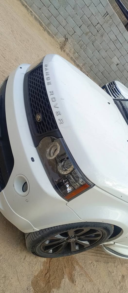 سلام عليكم سياره للبيع رانج مديل2013 فول مواصفات كفاله عامه رقم بغداد رقم نكليزي شرط تحويل عنوان بصره الدير الشافي***********
