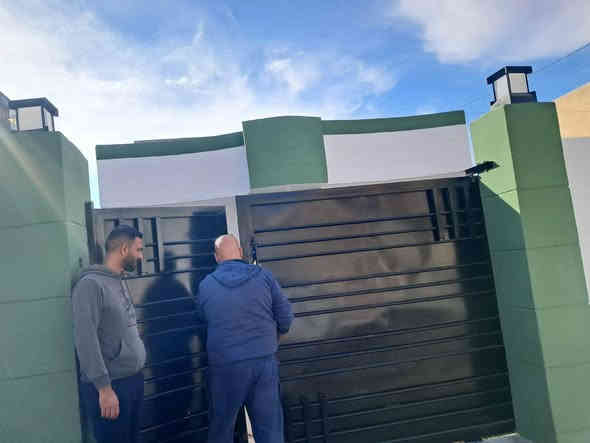 دار 300 متر 14 ألف خلف ماركت الزوبعي طابق واحد غرفتين الصاله مطبخ واستقبال
للاستفسار الاتصال 
*********** ابو احمد 
مكتب ابو رداد وشركاء
