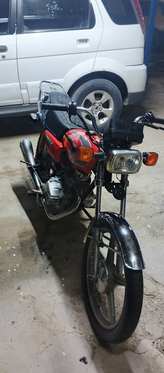 السلام عليكم درجه ايراني للبيع 2017 بدون أوراق واتكفلك من كلشي  كهربايات عوزه كتف مال اشاير   بس باتري ضعيف محرك 5كير محرك برغي مامفتوح بي الدراجه جاهزة وحلوه/ مكان بغداد جسر الفرنسي/السعر 375وبيه مجال/رقمي/***********
