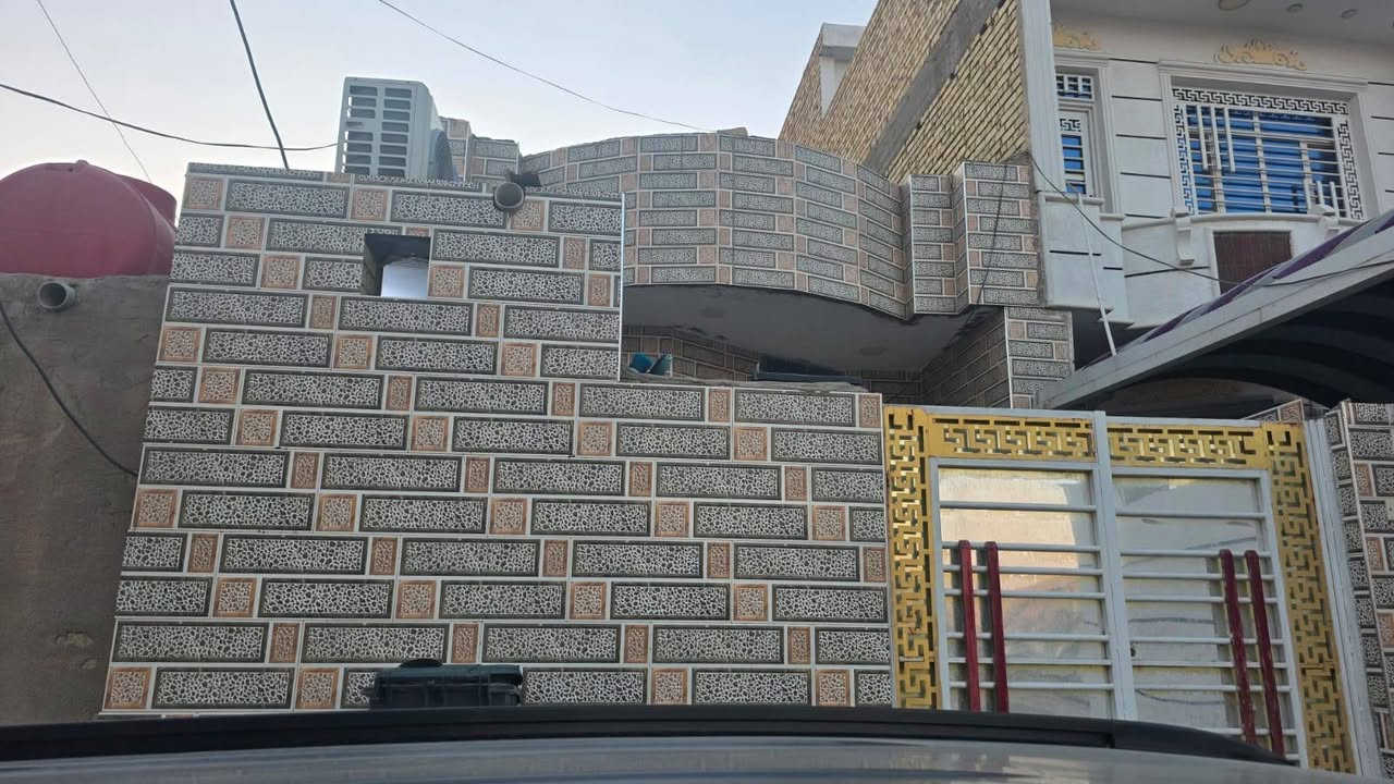 بيت للبيع مساحة 100 متر +3 متر فضلة، العنوان حي الخليج قرب صيدلية غصن الرمان، طابق ونص
الطابق الأول كونكريت، أما الطابق الثاني عگاده
بناء سنة 2023، حديث
الواجهة 5، النزال 20
السعر خاص أو الأتصال ع الرقم
***********
