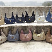 حقيبة نسائية • جلد • حجم وسط