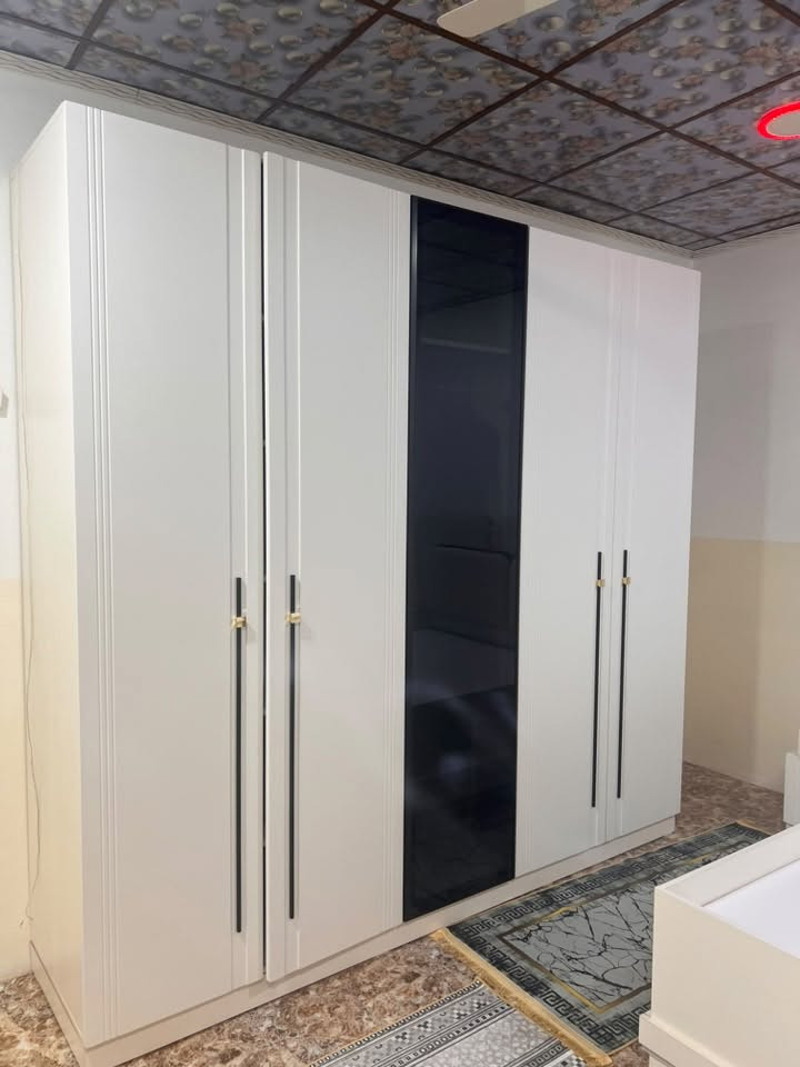 مستعمل اسبوع فقط للبيع
بيها انارات جوه التخم داخل الصندوق داخل ميز تواليت 
للاستفسار ***********
