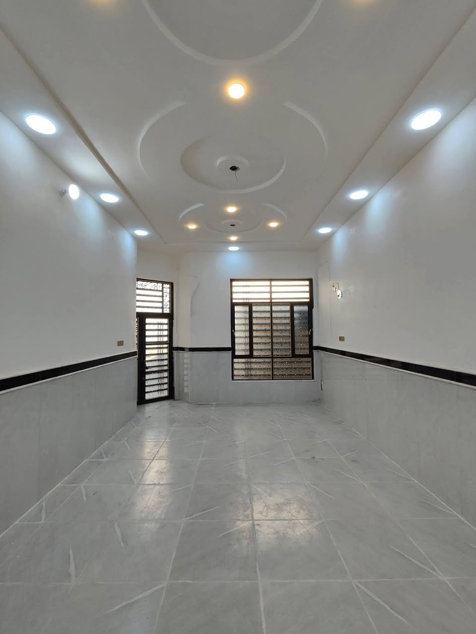 دار ٢٠٠م متر عبجيه خلف الشارع العام مال الغدير
طابق واحد مسلح شغل راقي 
***********
