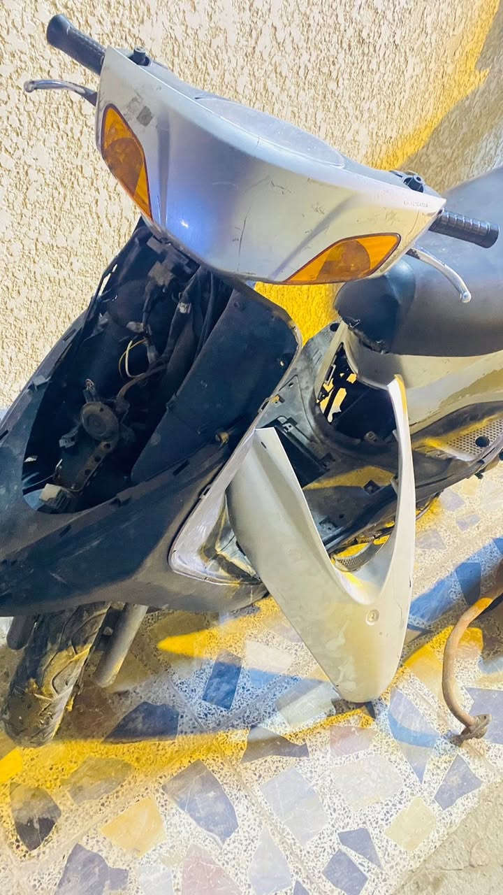 للبيع دراجه بريز طافيه السعر 200 
بغداد بلديات 

‭0770 586 7649‬
