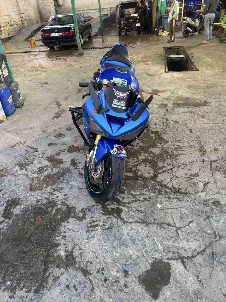 سلام عليكم كاوسكي 2004
دراجه شلعه ومعدل تخبل نكره شوكت ما تريدها عليها ادامه جديده مي دهن بلكات تنضيف ثلاجه ملف جديد بجيس كتف بجيس شحنه يخبل 
دروعه جديده 
كهربيات كلها شغاله 
أوراق كامله 
دشبول يردله برمجه 

مناقصه شي دراجه كبل لشارع 

السعر 22 وبيها مجال 
مكان: الحسينيه 
رقم : ***********
