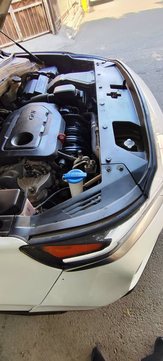 السلام عليكم
للبيع هيونداي سنتافي 2020 
وارد امريكي حادثها فقط بنيد مبدل 
صور الحادث مرفقة و البنيد الاصلي مالتها موجود 
محرك 4 سلندر GDi مشامة ريحة البانزين العادي
ماشية 79.000 كيلو مو ميل  

السيارة نظيفة وجديدة مقارنة بموديلها و على ايدنا اشتريناها ماشية 14,000 كيلو وعلى ايد وحدة باقية عدنا من سنة 2021 رقم بغداد بأسم الوالد 

مواصفاتها 
بصمة - شاشة دجيتال - كرسي السائق كهرباء - تدفئة كشنات السائق و الصدر - تبريد قطعتين امامي وخلفي - نقطة عمياء - رادار امامي - مانع انزلاق و مثبت مسار و مثبت سرعة - هاند بريك دگمة  - 5 راكب - شاشة ابل كار بلي و اندرويد اوتو 

السيارة مكانها بزيونة 
السعر 190 وبيها مجال
***********
