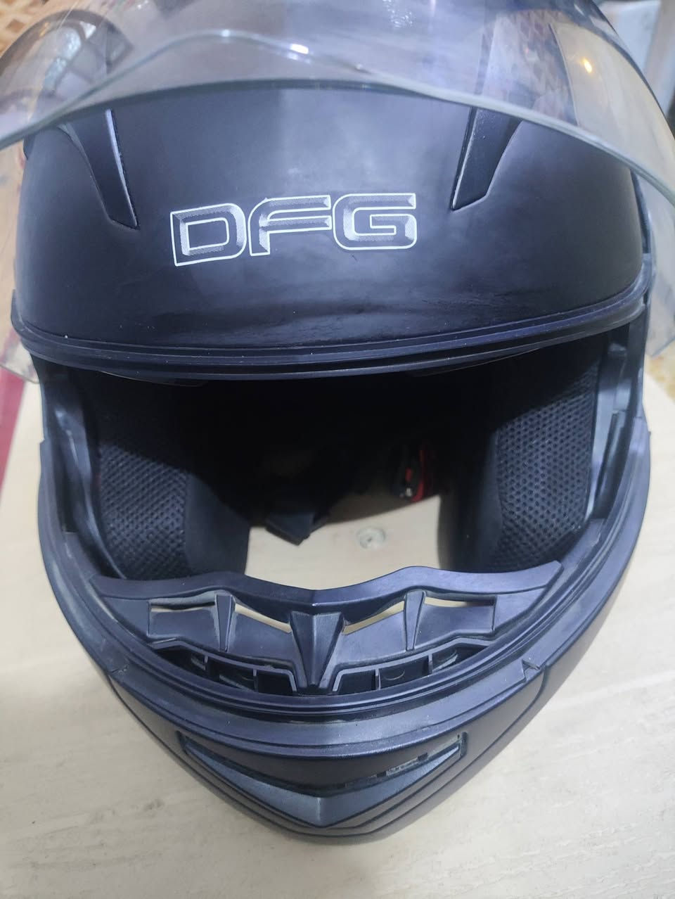 السلام عليكم خوذه جديده ما مستعمله غير مرتين سعرها بل سوك 45الف مصالها كم يوم من مشتريها للبيع مستعجل 25الف (***********) رجاءً بدون عمله لن متسوه (مكاني الامين الثانيه النواب)
