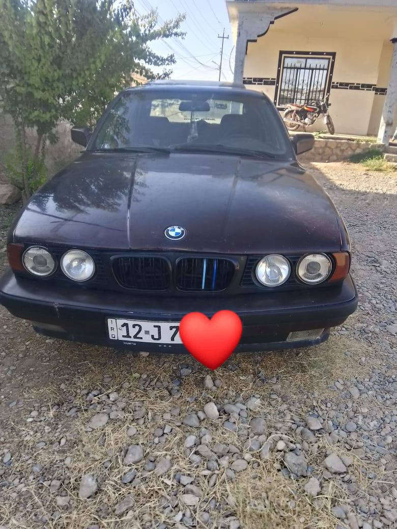 السلام عليكم بي ام للبيع موديل 92 حجم 525 طخم تايرات جديد تشتغل  منضومه غاز وبانزين سلايت كير اتماتيك جامات كهرب تبريد شغال شرط  رقم نينوى دولي بسمي مصبوغه جماليه محرك بي تبخير كير شرط طخم معمر جديد وسياره مكفوله من كلشي السعر 55وبي مجال شي قليل ***********
