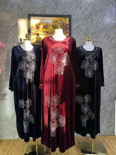 فساتين وتراكات 
قطع اخيرة 
للحجز والاستفسار راسلونا واتساب *********** كركوك
