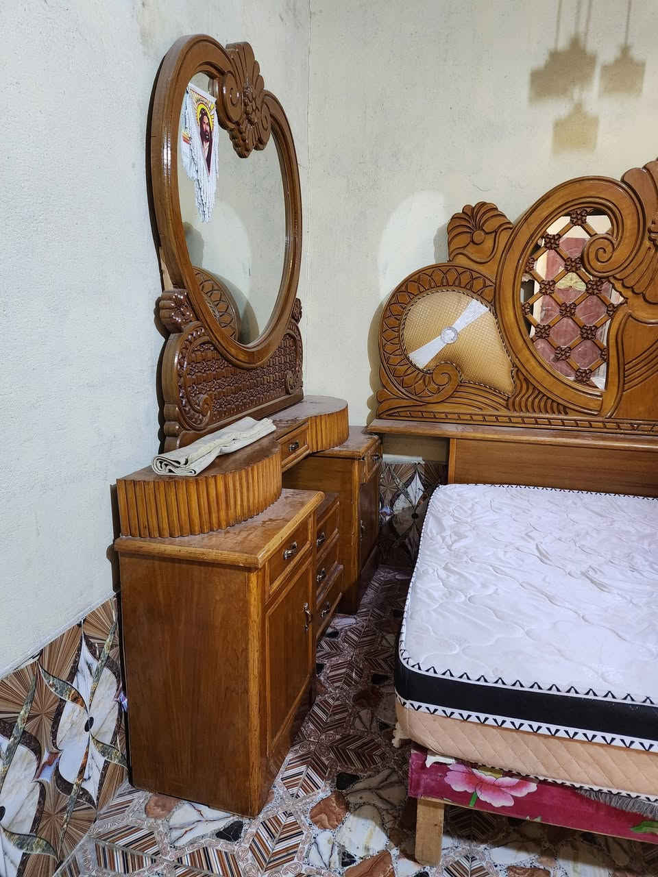 غرفه عراقيه للبيع السعر ٧٥٠ للاستفسار اتصل على ***********
