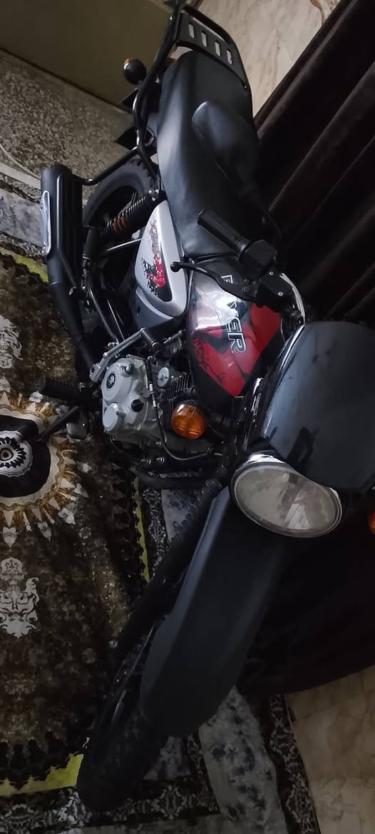 السلام عليكم للبيع بوكسر 22 نازله ب23 الدراجه نظيفه واحلى من الصور السعر مليونين و250العنوان بغداد الشعله للاتصال ***********
