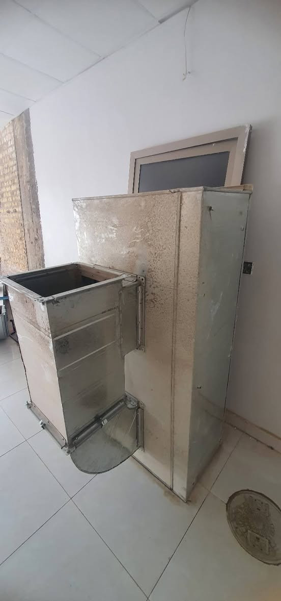 عجانه 50 كيلو السعر 300
بوجه طول 170 عرض 120 مع ساحبه دواجن اصليه السعر 250 
المكان السماوه شارع السينما 
الرقم ***********

