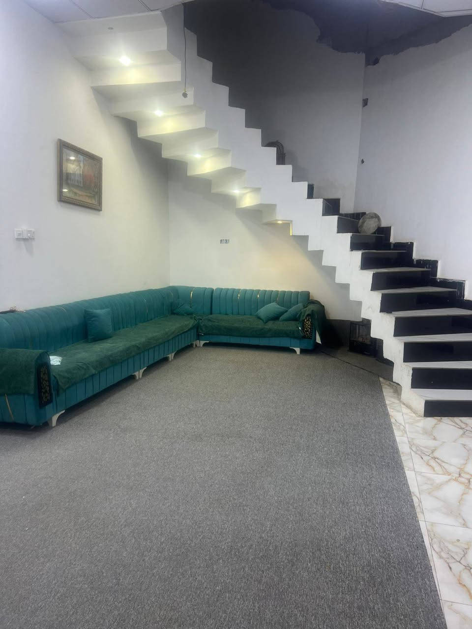 بيت البيع وقف سني مسجل بالوقف بالتنومه بشارع الرسول مساحته ٢١٠ غرفتين ودوانيه ومطبخ وهول جبير وحديقه جبيره الاستفسار ***********
