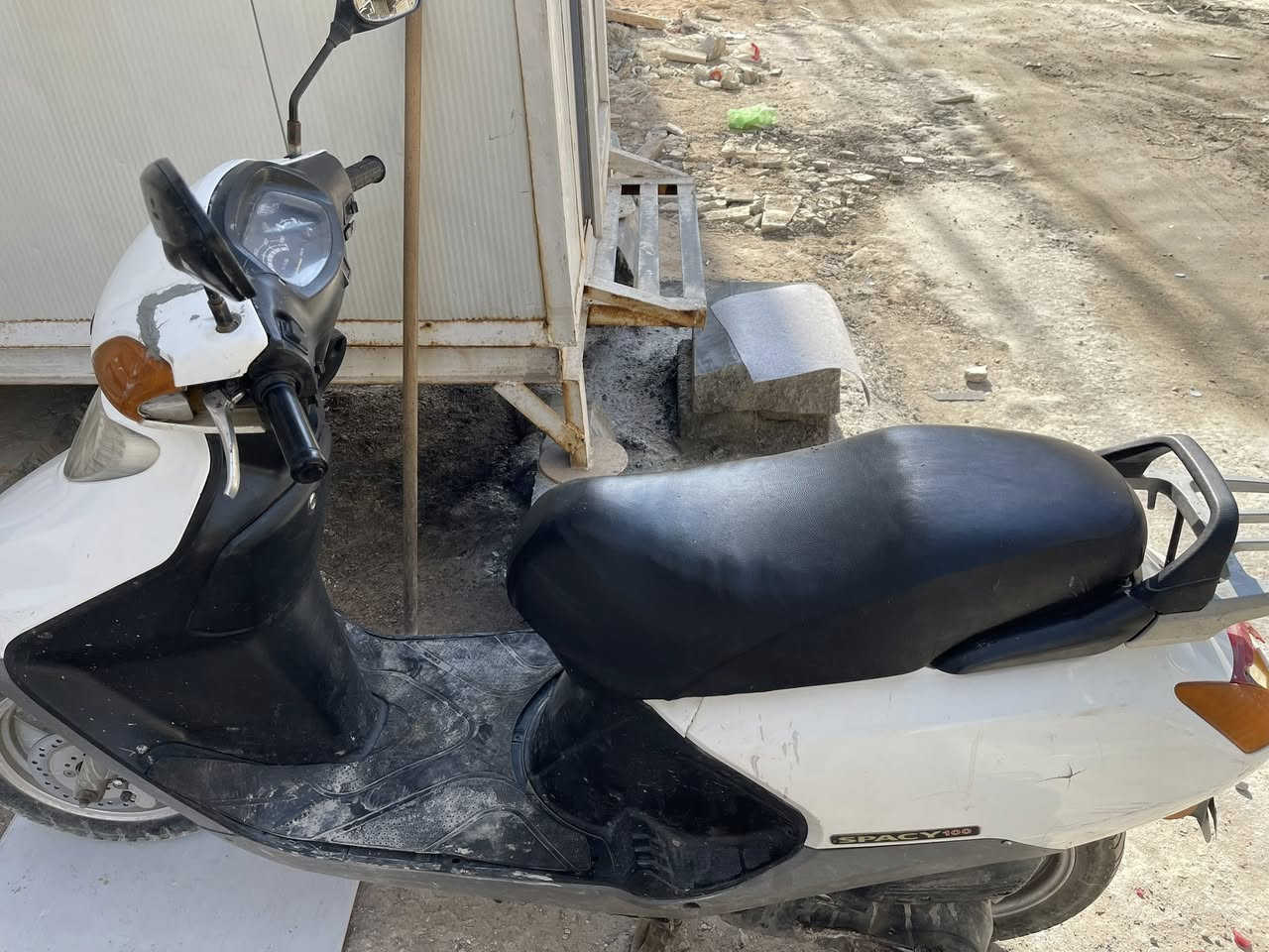 سلام عليكم  دراجه البيع سبيسي سرعته(100) 1كهربائيات كله شغاله اي نقص مابيه   2سلف شغال  هندر شغال محرك مامفتوح ابد ولا مجفته برغي منازل منا بس كفرات مشخطه  غير متواجد على فيسبوك الاستفسار ***********
