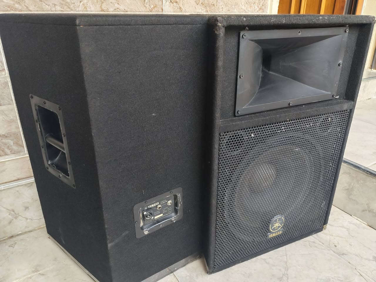 زوج سماعات 15 ياماها أمريكي ٣٢٠ الف دينار كولش نضيف توصل عندی جميع محافظة عراق *********** واتساب
