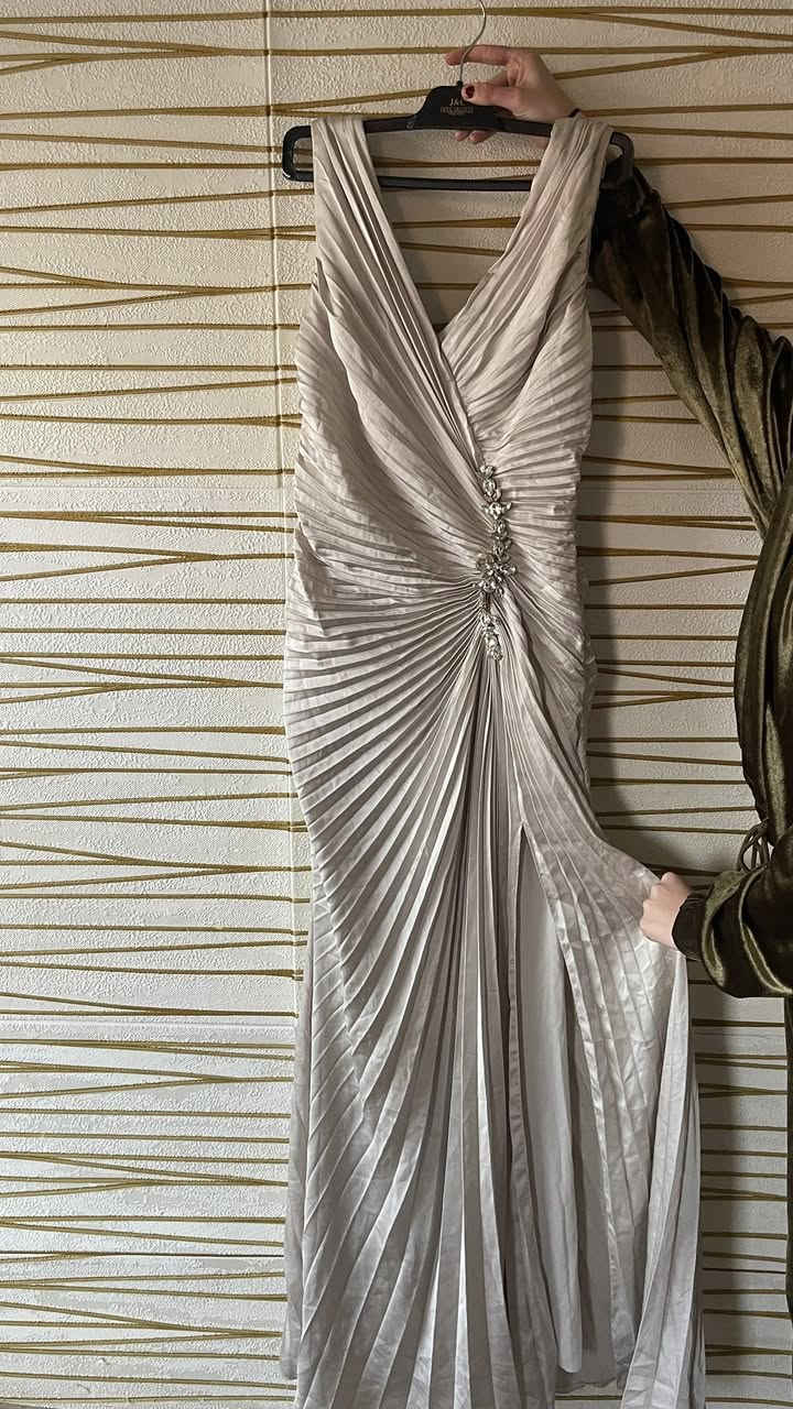 مرحبا عندي هذول فساتين للبيع القياسات والسعر موجودين جوه الصور اي استفسار راسلو عل خاص


**إذا كنت صاحب هذا الإعلان وتريد حذفه لأي سبب، رجاءا أرسل رسالة إلى الدعم الفني**