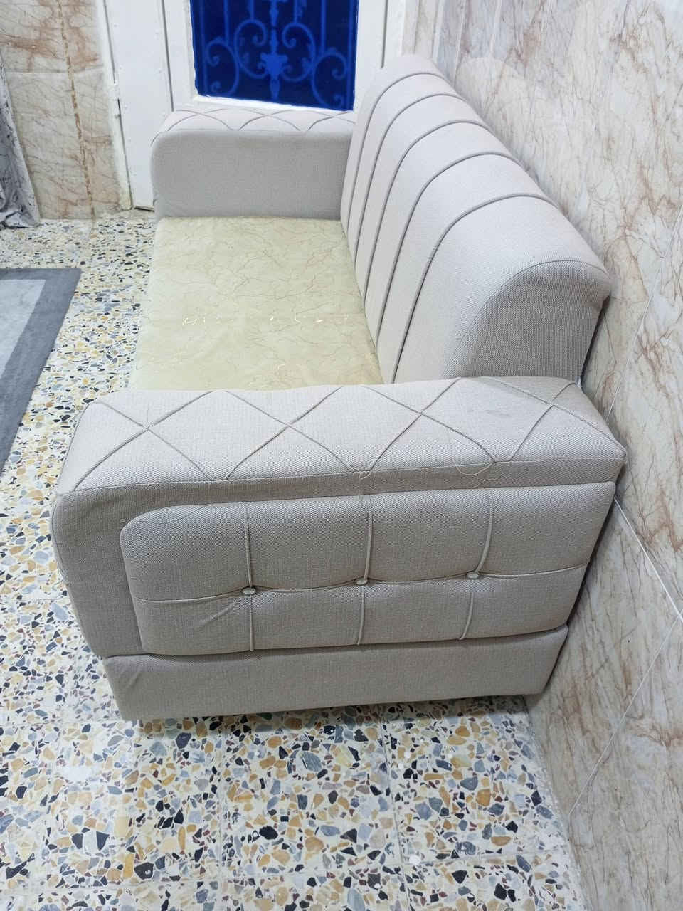 السلام عليكم ورحمة الله وبركاتة 
تخم ديوان للبيع 14 متر 20 نفر تزكام درجة اولى نضيف جداً ع الشرط الشراي يراسلني السعر ع الخاص و تدللون


**إذا كنت صاحب هذا الإعلان وتريد حذفه لأي سبب، رجاءا أرسل رسالة إلى الدعم الفني**