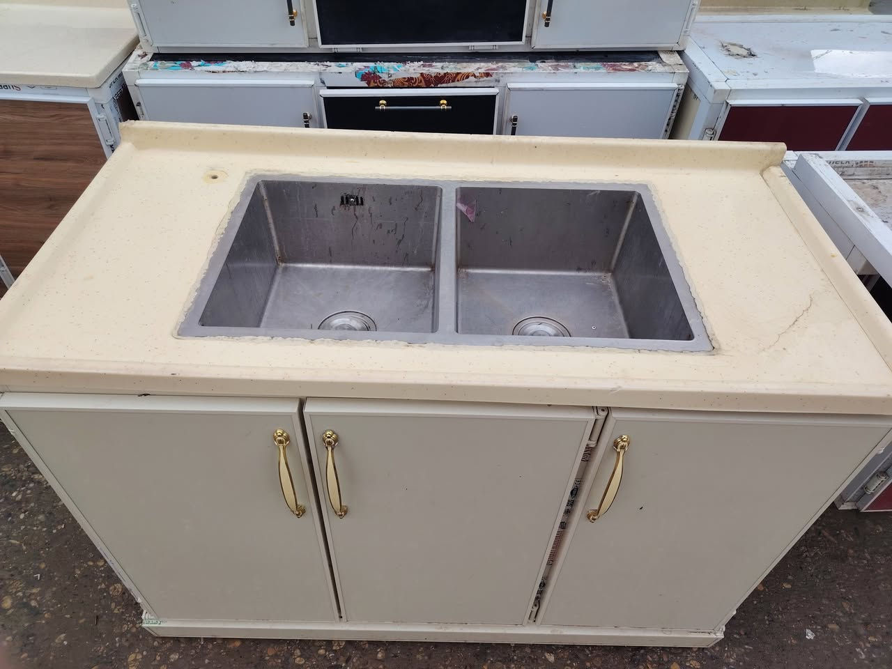 كاونترات مستخدم نضيفات كلش البيع المكان عل شط يم فرع السيد غازي أو منطقة الكربلا ئي يم المسبح عفك الاستفسار اوتتصل *********** اوحتى العنده مراوس أو بيع چنه حاضرين
