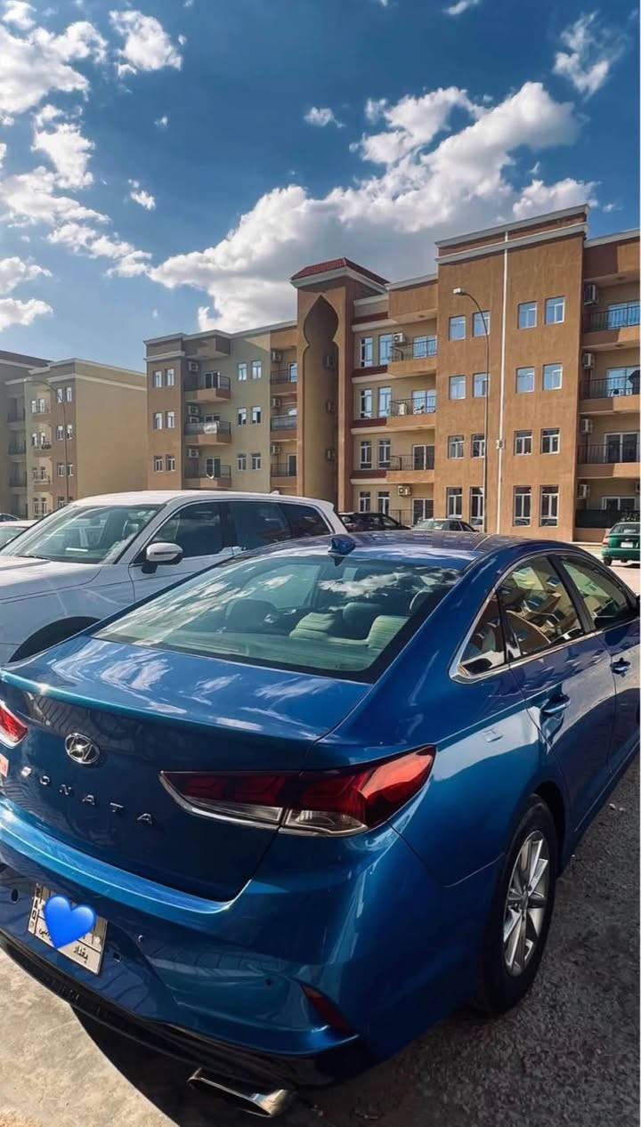 السلام عليكم 
سوناتا موديل 2018 نص فول 
اللون بحري مميز 
تخم تايرات جدد 
بطارية جديدة 
دهن يتبدل كل 2000 كيلو متر 
 العقل مبرمج على البانزين يعني انسى الدوانز .....
وارد امريكي
حادثها خفيف كلش بالجاملغ الخلفي من جهة قبغ البانزين بدون ايرباك محرك گير تبريد شرط برغي ممفتوح بيها سياره تصعد بيها تحسها موديل24 مو 18 
ماشيه :110 الف 
السعر : 145 وبيها مجال بسيط 
مكان السياره : الغزالية 

📞للتواصل عله هذه الرقم:- 
*********** بغداد, العراق
