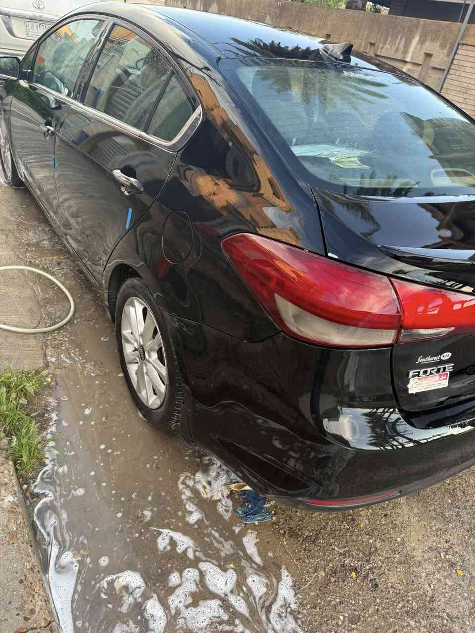 السلام عليكم سيارة فورتي موديل 17 ماشية 79 ميل حادثها باب سائق    ايرباك  برده مكاني بغداد البلديات رقم هاتف ***********  وشادلها منظومة غاز
