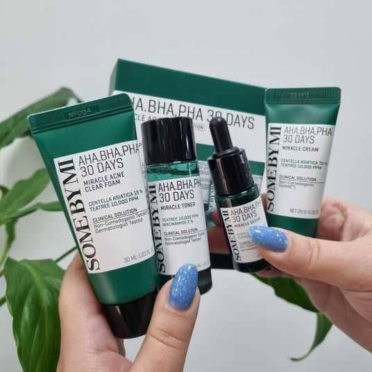 💚مجموعة المعجزة (AHA BHA PHA 30 Days Miracle AC SOS Kit) من العلامة التجارية الكورية سوم باي مي (SOME BY MI). صُممت خصيصاً كروتين متكامل للعناية بالبشرة المعرضة لحب الشباب والمشاكل الجلدية، حيث تعتمد على ثلاثة أنواع من أحماض التقشير (AHA و BHA و PHA) لتنظيف المسام وتجديد خلايا الجلد. 

السعر ١٨ الف


**إذا كنت صاحب هذا الإعلان وتريد حذفه لأي سبب، رجاءا أرسل رسالة إلى الدعم الفني**