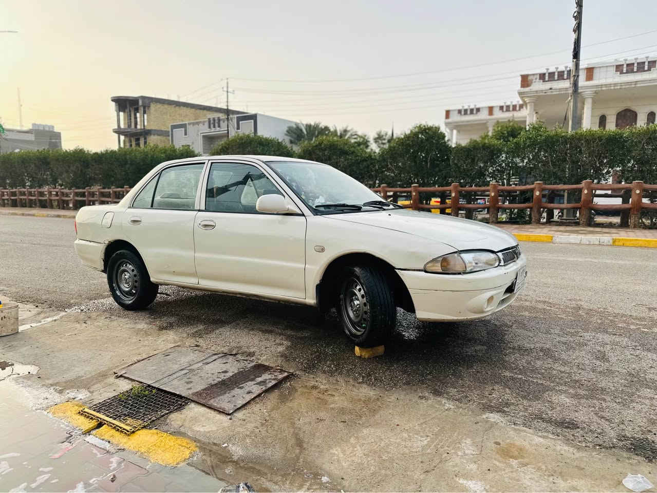 سلام عليكم 
ابروتون ٢٠٠٤ 
سنويه لل٢٧ الماني 
مكينه كير خير من الله 
مكفوله من الضربه القويه السياره مصبوغه 
تخم تاير جديد كابريتر جديد 
لايت زنون 
عنواني ناصريه رفاعي 
امراوس عادي 
السعر 40 وبيها مجال 
*********** الرفاعي, ذي قار
