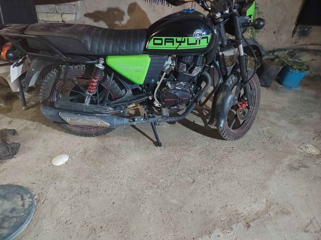 دايوان جبلي موديل 20026 سكنر   زيرو بيها ضربه بسيطه بل دبل ومعدل السعر مليون 450 وبيه مجال العنوان بغداد الشعب + ***********
