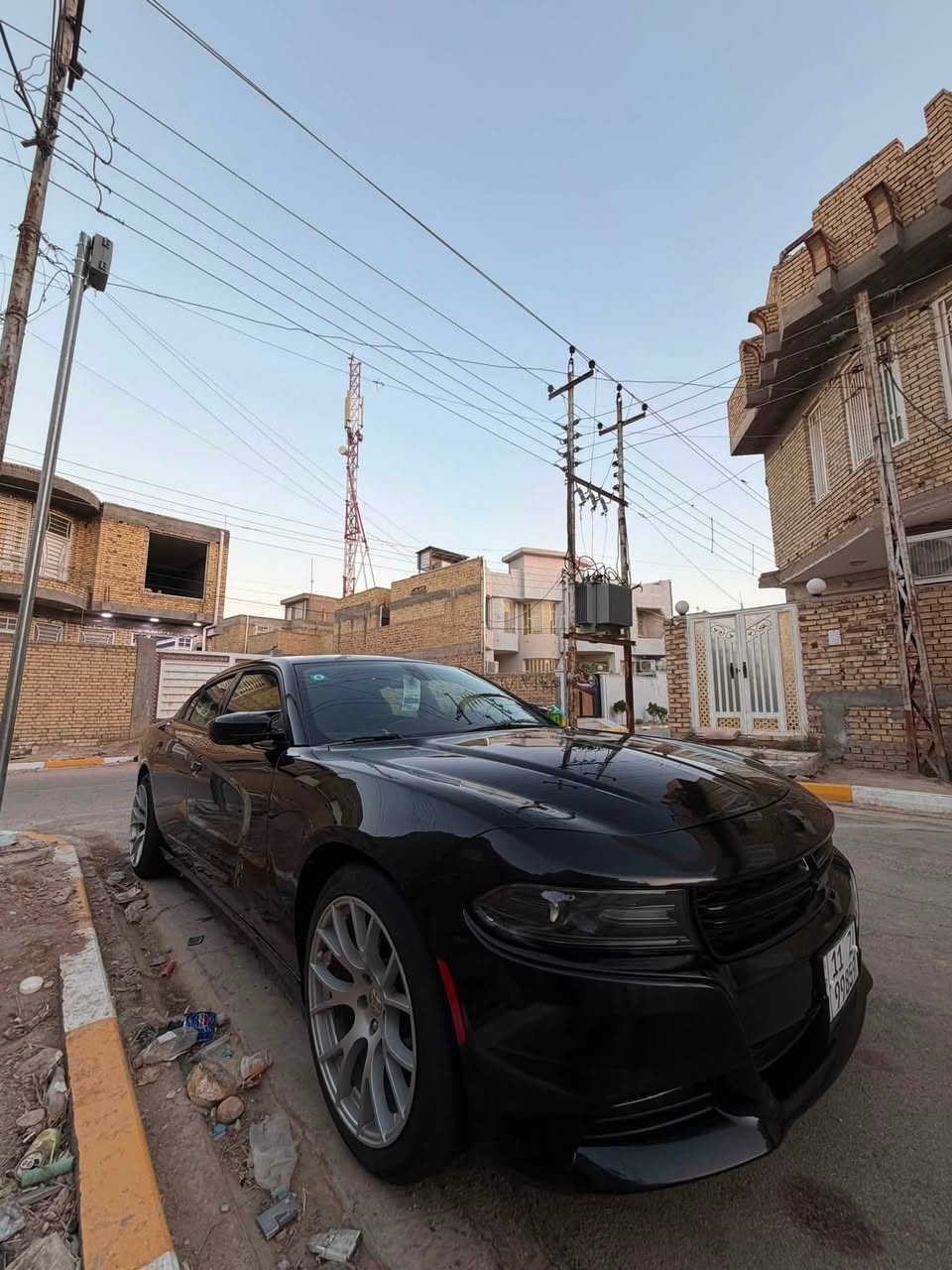 سلام عليكم 

دوج جارجر للبيع مديل 2020 اصل وفصل رقم بغداد حره بسمي تحويل ثاني يوم. 

مواصفات السياره. 

فول.

1 كشنات جلت حضن تدفه تبريد 
2 خزن ميموري 
3 سقف بنرانه 
4 ستيرن تدفه تبريد 
5 حساسات امامي خلفي كامرات خلفي 
6 ويل امامي ٢٠ خلفي ٢٢ بلاد عليه تخم تاير بلكارتون 
7 سبايدر بلاد مال شركه 
حادثه موضح بصور بنديد مبدل فقط وخسفات للقمار موضحه بصور اثر تحميل حاويه بقيت سياره ع وضع الشركه ستخدام شخصي 

الشراي يتصل ***********
 لايدخل خاص ولايكلي شنو بيه مابيه كلشي موضح بصور
