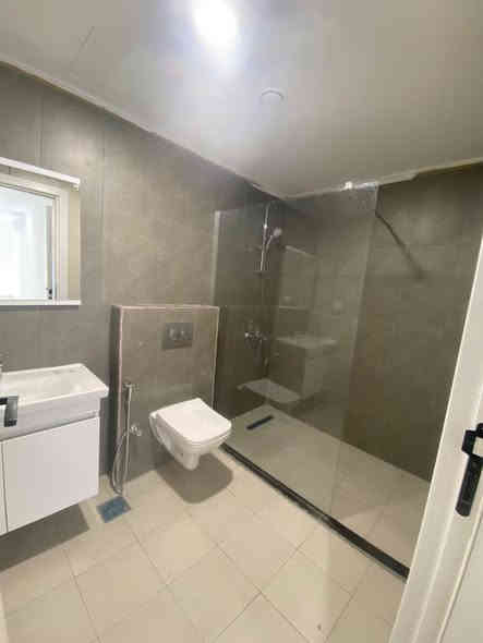 ✅ شقة جديدة زيرو للايجار 
📍المنصور - مجمع رويال ستي 👑
المساحة 161 متر
🌿 مجهزة سبالت وكاونتر حديث وسخان

✨التفاصيل: صالة واسعة
• مطبخ مجهز 
• غرفتين نوم واحدة ماستر
• خدمات صحية عدد 2 
• غرفة لوندري لغسل الملابس
• بلكونة بأطلالة داخلية جميلة
• بارك خاص 

مع خدمات عديدة داخل المجمع 
4 مصاعد سريعة وآمنة
🔑 بمقدم  شهرين فقط

للاستفسار او الطلب :
***********
