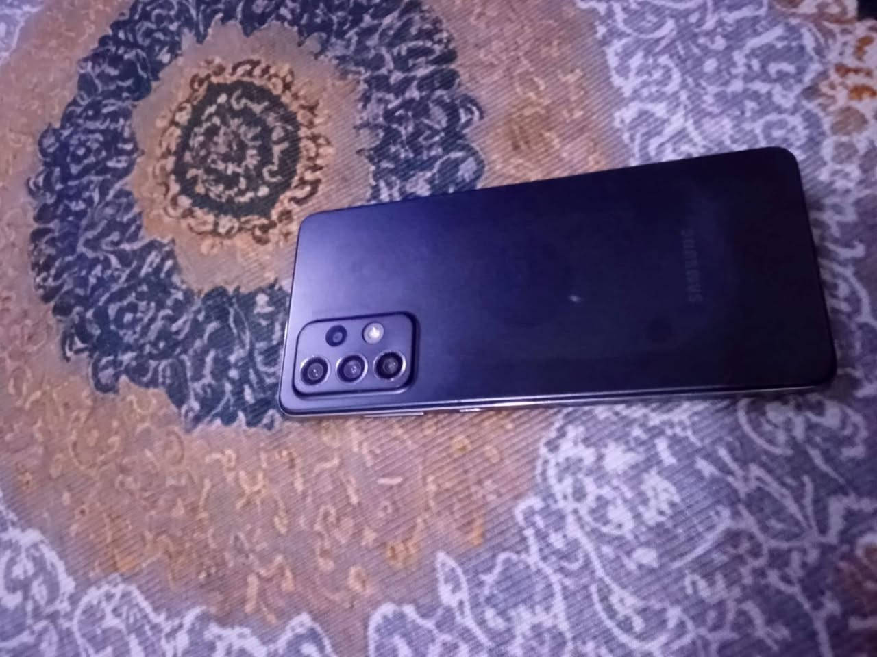 لسلام عليكم سامسونج سي 50 نظيف ذاكره 256 رام 12× 120 فريم بالببجي دبل شريحه السعر125 وبيها مجال مكاني كركوك كوباني ***********
