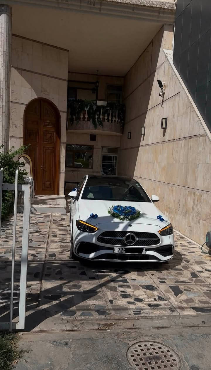سلام عليكم للبيع فقط ميرسيدس C300 موديل 2023 فولل مواصفات بنورما وباقي المواصفات المعروفة بالفولل سيارة كلش جديدة ورقم أربيل بأسمي حادثها قطعة وحده بنيد بدون دواخل ماشية 30 الشراي يتصل ما متواجد على الفيسبوك *********** والسعر 31،800 وبيها مجال للشراي
