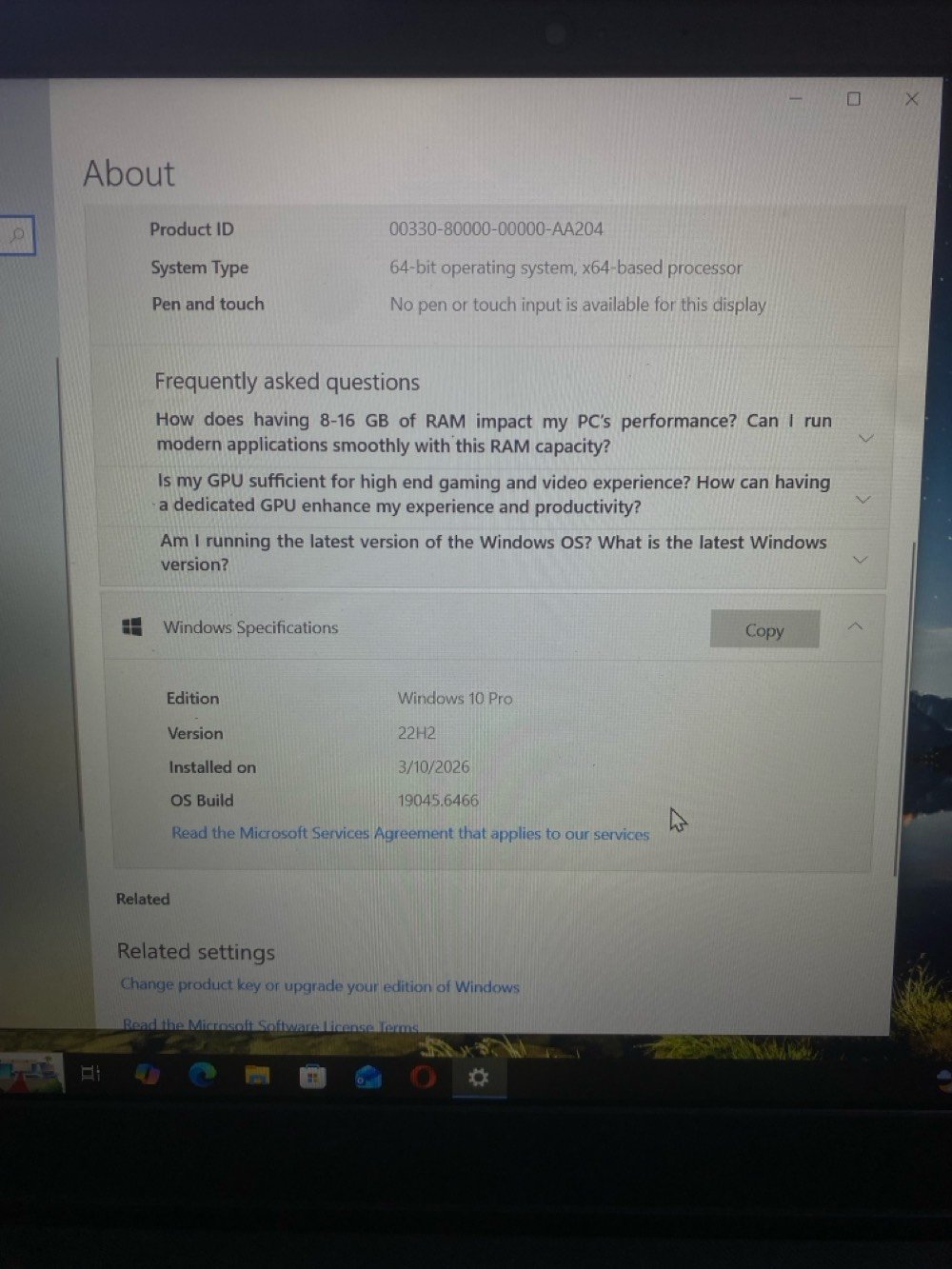 السلام عليكم 
لابتوب للبيع DELL سلم 
نظافة 95‎%‎ غير داخل تصليح استعمال قليل

* المعالج:
    Intel Core i7-1165G7 الجيل 11
    سرعة 2.80GHz وتصل أعلى بالتيربو تقريباً إلى 4.7GHz
* الرام:
    8GB DDR4 بسرعة 3200MHz
* كرت الشاشة:
    NVIDIA GeForce MX330 بحجم 2GB
    * كرت مدمج Intel Iris Xe Graphics
* التخزين:
    HDD سعة 1TB تقريباً (932GB usable)
* النظام:
    Windows 10 Pro 64-bit
    إصدار 22H2
* نوع الجهاز:
    Dell Vostro 3500

تقييم الأداء

* ممتاز للدراسة، الأوفيس، التصفح، البرمجة، والمونتاج الخفيف.
* يشغل ألعاب متوسطة مثل:
    * GTA V
    * Valorant
    * PES / FC
    * PUBG على إعدادات منخفضة إلى متوسطة.

السعر 900 ألف 
للاتصال ***********
واتساب ***********
شنو موديل اللابتوب بالضبط؟ وإذا تعرف المواصفات الكاملة مثل المعالج، الرام، وسعة التخزين اذكرها.: 
DELL 
هل البطارية بعد تتحمل لو تحتاج شحن بسرعة؟ وشنو وضع الشاحن/الملحقات هل شامل ويا الجهاز؟: 
بطارية استخدام قليل وبحالة جيدة
هل بيه أي خدوش، كسر، أو عيوب خفية؟ وهل الجهاز انفتح عليه صيانة أو تبديل قطع من قبل؟: 
لا
بأي مدينة/منطقة موجود؟ وهل تفضّل البيع استلام يد بيد لو ممكن توصيل؟: 
بغداد /بيع يد بيد
شنو سعرك النهائي أو قابل للنقاش؟: 
900 قابل للنقاش