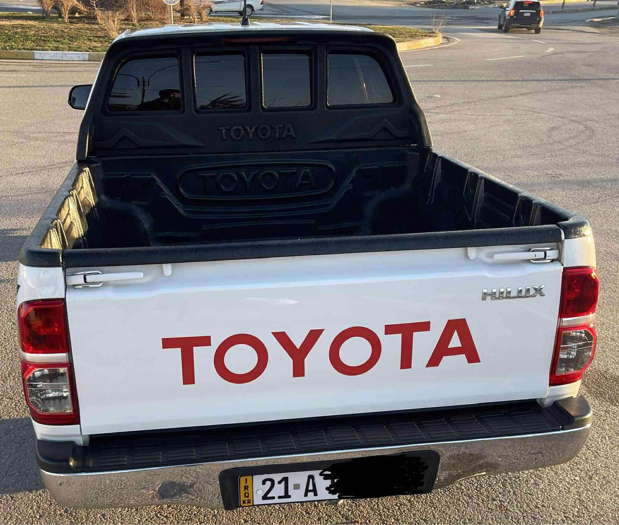 سەرەتا بەناوی خوای گەورە 
مەرزیە ٢٠١٣ 
سەیارەکە تا بڵێی جوان توند و تۆڵە 
سەیارەکە پارچە ڕەشە لەسەر ساخی بەس عارەبانەکەی پارچە ڕەش نیە دەحم و لێدراوی نیە 
سەنەوی ٢٠٣٠ نویە بە ناوی خۆمانەوە
چوار تایەی لۆکی لە ژێر دایە 
کامل سێرڤ کراوە
سەیارەکە ١٣٥٠٠٠ ڕۆیشتووە

*********** بشدار, السليمانية
