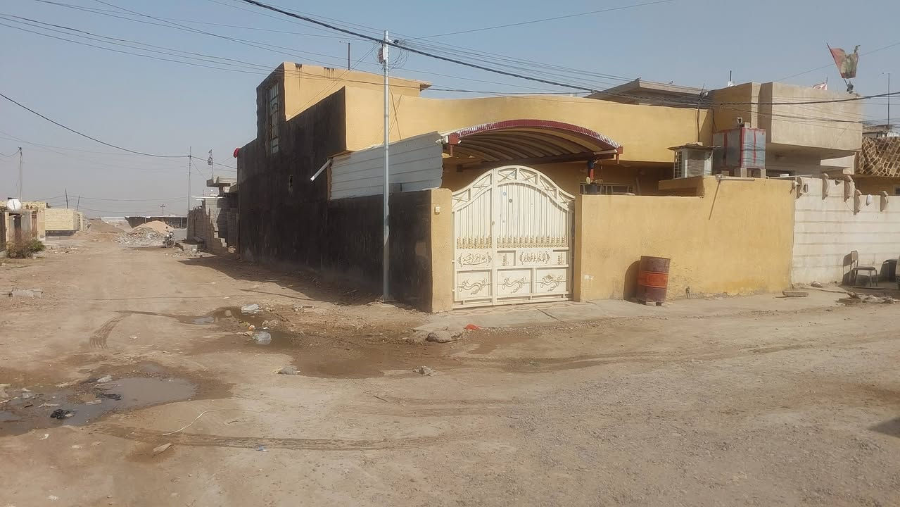 سلام عليكم بيت للبيع زراعي سند 25 قرب ابو سيف ابو جمله مساحه البيت 200متر ستفسار ***********
