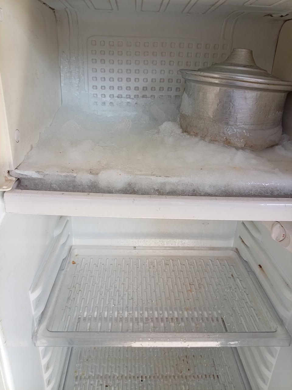 ثلاجه كريازي مستعمله  للبيع  نضيفه  شرط تجميد السعر 130 وبيه مجال
للتواصل واتساب او عبر المازنجر 
***********
