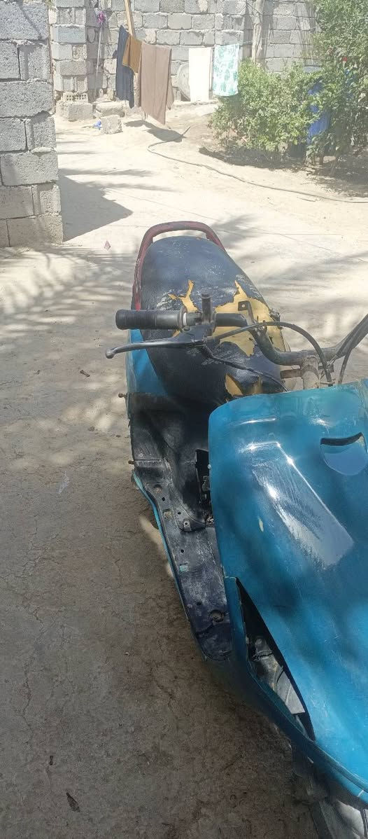 للبيع سعر  ١٠٠    بيه مجال حك جيه شغاله ما بيه نقص  رقم تصل ***********
