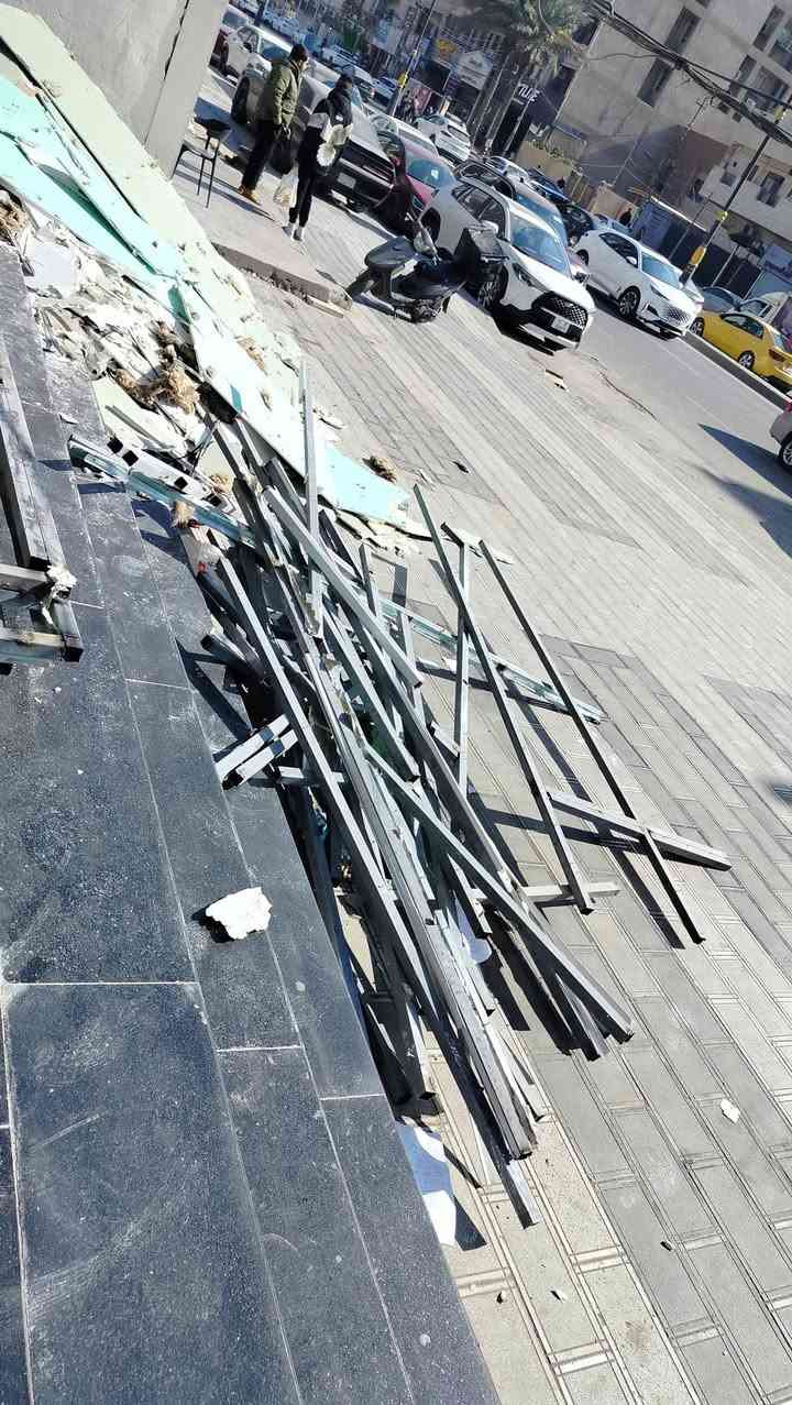 للبيع حديد شخاط 4×4
5 قطع قياس 4 متر ×2.5 متر 
+ قطع 
جهاز يصير غرفة سندويج او مسقفات 
السعر 50 الف 
*********** 
المكان السيدية
