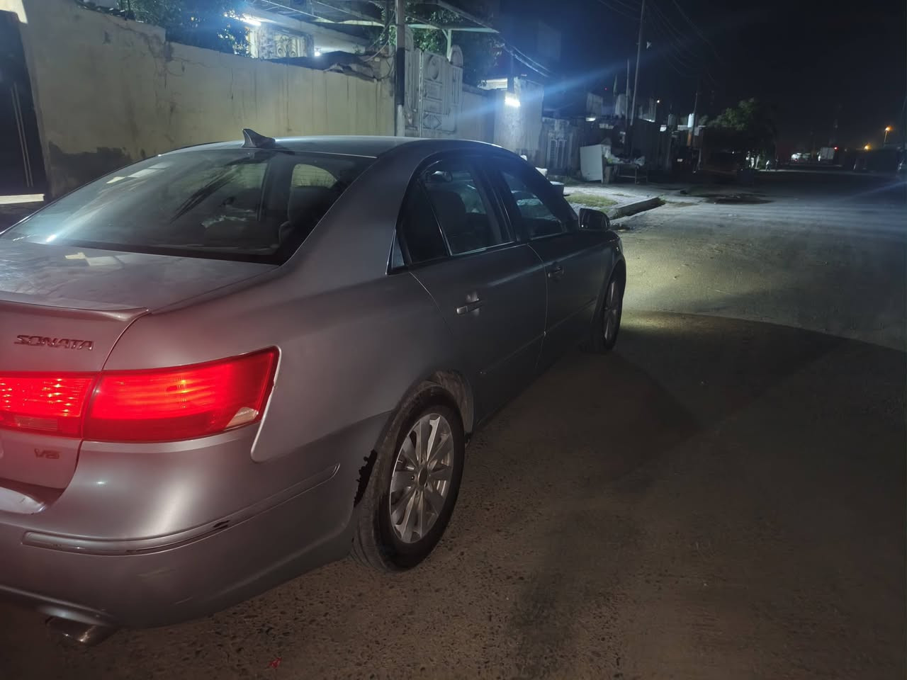 السلام عليكم للبيع سيارة سوناتا
موديل 2010 رقم بغداد وارد امريكي  قطعة صبغ واحدة جاملغ خلفي سياره نضيفه مكينه سته سلندر جديده 
السعر 110 بيهة مجال للشراي 
الاسفسار ***********
الحاج ابو احمد
