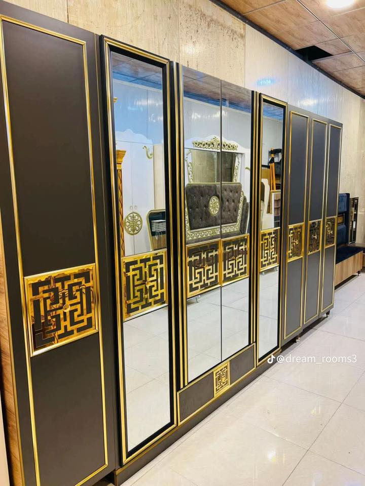 سلام عليكم غرفه نوم مستعمله 10 قطع معروضه ب900 الف وبيه مجال *********** متواجد خط و واتساب
