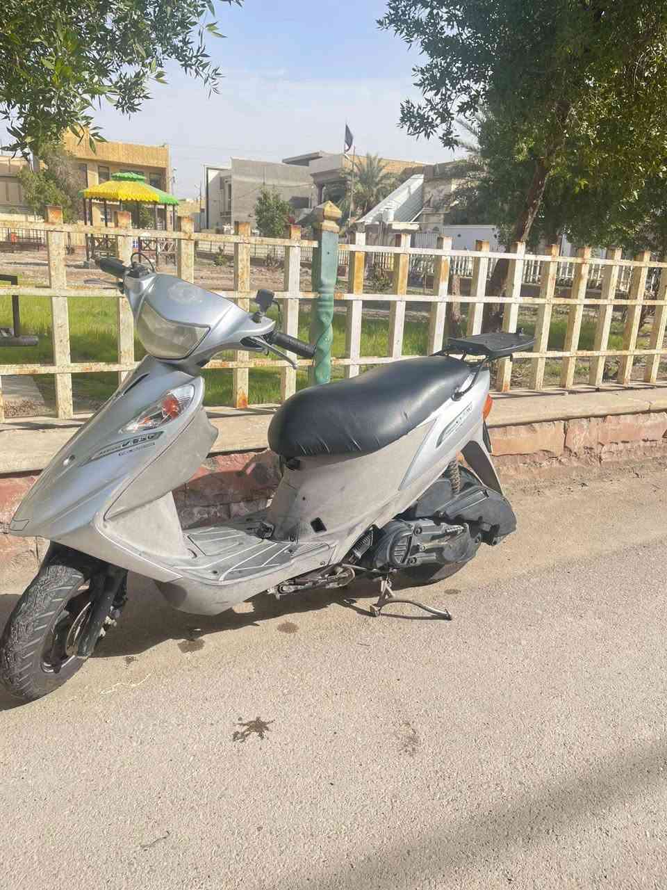 السلام عليكم ادرس قديم ياباني للبيع مجفته مره وحده تجفيت اصلي كفرات اصلي مختمه بلاد الدراجه لمتدد تتفئه يدات السعر 550 وبيهه مجال مكاني كوت الزهراء رقمي ***********
