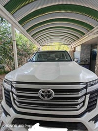 سيارة تويوتا لاندكروز ( ساز)  موديل 2024 ماشية 1000 أو اقل  سيارة نضيف...