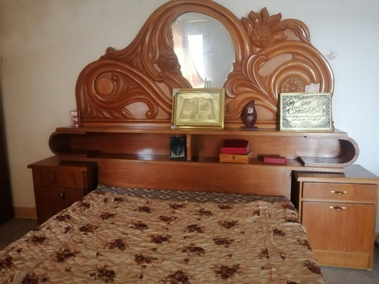 غرفة نوم للبيع شرط صاج عراقي 
فصال خاص ثقيل 
بالحقيقه احلى من الصور 
التواصل 
***********
