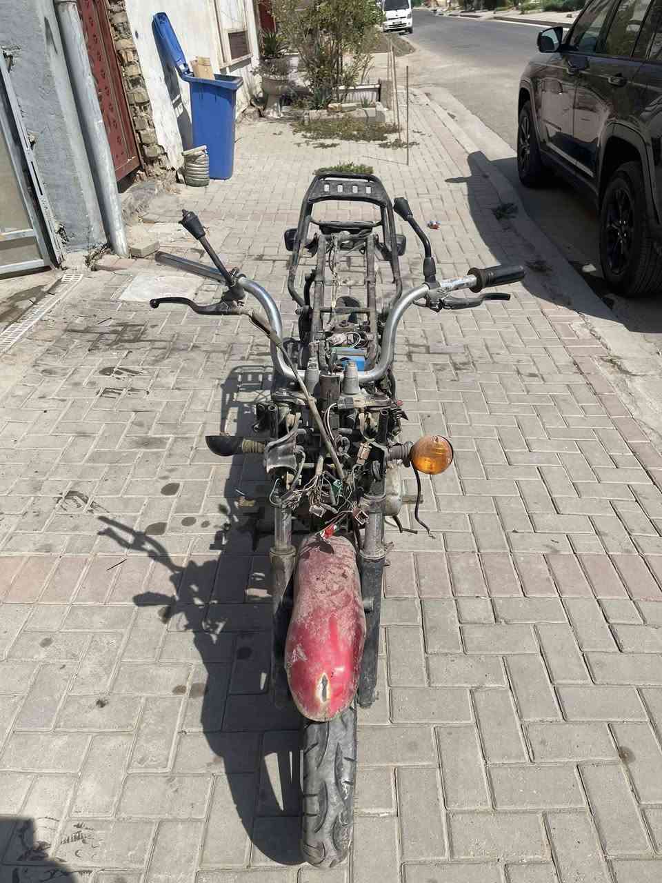 سلام عليكم بوكسر كلاسك موديل 21 ابيع كوم حديد لتسئلني شبيه مابيه هاي شوفت عينك سعره 375 وبيه مجال حك الجيه كابريتر ومجامع موجوده يرادله شويه ترتيبات مكينه جانت شغاله عنواني دوره حي اسيا وهاذه رقمي ***********
