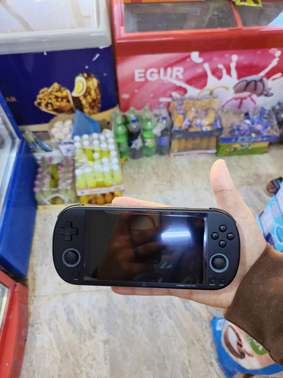 سلام عليكم TRIMUI SMART PRO
جهاز مينوصف فول أبحث عنه وشوف يدعم الاجهزه القديمه كلهن لل بلي 2 يدعم بي تقريبا 3000 لعبه أو أكثر جهاز جديد كارتونته وكامل ويدعم الواي فاي و بلوتوث بي رام 124 جهاز فول ومكفول 150 ألف ابحث وشوف بعينك


**إذا كنت صاحب هذا الإعلان وتريد حذفه لأي سبب، رجاءا أرسل رسالة إلى الدعم الفني**