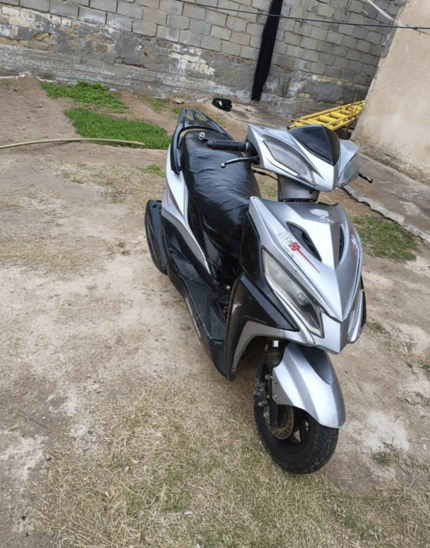 السلام عليكم دراجه جامبو موديل 2023 مكينه ما مفتوحه شغاله سلف وهندر وكهربائيات دراجه بلاديه سعره 270 وبيها مجال مستعجل على البيع مكاني طويريج رقم الهاتف ***********
